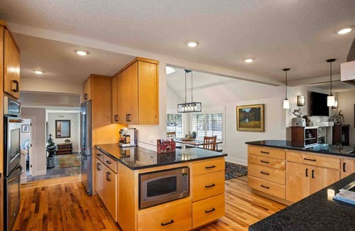Aurora Casa | Spectacular Villa on 25 Acre Orchard, Pergola w/ Fireplace, Private Hot Tub, Pet Friendly, BBQ