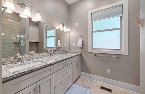Chimney Rock Casa | Spectacular Waterfall Views! Chimney Rock Cottage - EV Charger