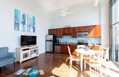 Sandusky Condominio | Retiro de lujo condominio frente al mar para 6 w / Cedar Point View!