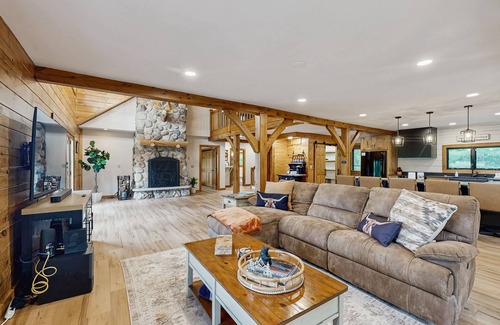 Silver Lake Casa | Spectacularly updated family mountain lodge w/deck & amazing views