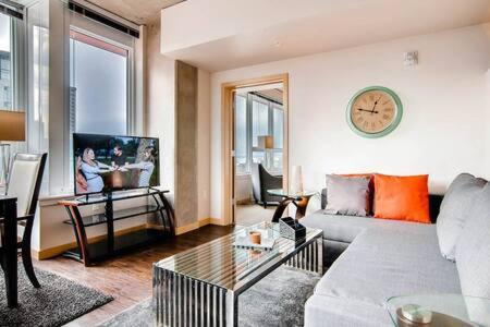 Belltown Apartamento | Speechless In Seattle - #1 Location - 2BR - Free Parking - VR1