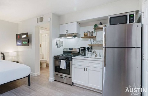 Hyde Park Apartamento | Cozy & Newly Renovated | King/Sofa Bed + Smart TV
