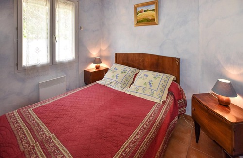 Rustrel Casa | Spend a relaxing vacation in the vacation home with pool access and fantastic views.