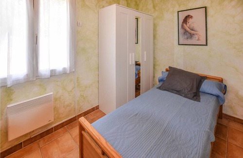 Rustrel Casa | Spend a relaxing vacation in the vacation home with pool access and fantastic views.