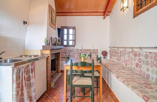 Teba Casa | Spend a relaxing vacation in this idyllically located vacation home with pool access.