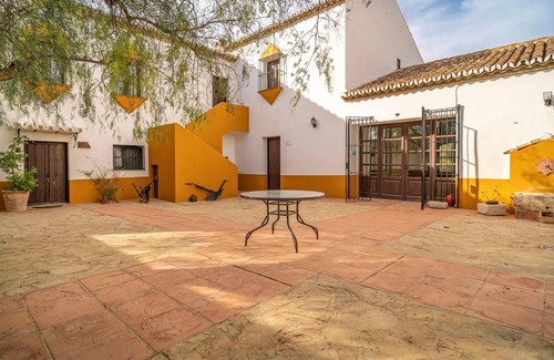 Teba Casa | Spend a relaxing vacation in this idyllically located vacation home with pool access.