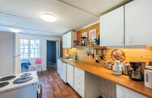 Nedstrand Casa | Spend relaxing summer days in this spacious vacation home on the peninsula, Nedstrand.