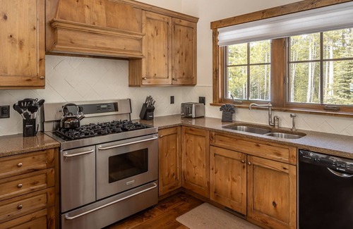 Spanish Peaks Cabina | Summer Stays Available! Mountain Cabin with Private Hot Tub
