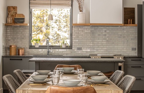 Big Sky Cabina | Spend Summer in Big Sky! 2 Bedroom, Plus Bonus Room, Ski-in/Ski-out Cabin