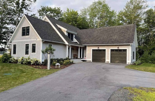 Cape Neddick Casa | Spend your holidays by the Sea. What a beautiful opportunity to stay and celebrate in Maine.