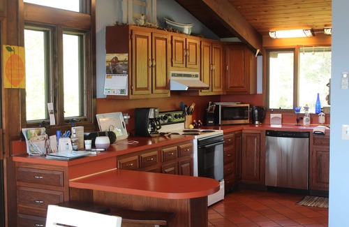 South Kingstown Casa | Spend your vacation at this relaxing waterfront retreat on Green Hill Pond.