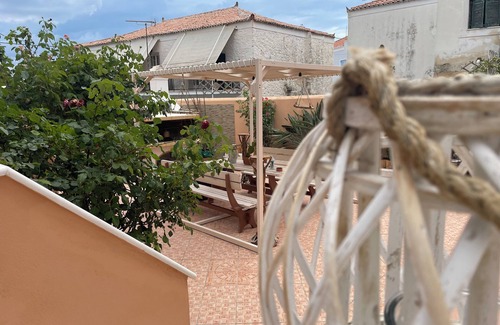 Agii Anargiri Apartamento | Spetses Center Comfy Apartment 2