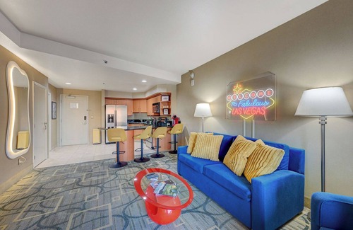 Las Vegas Apartamento | Sphere in 4K - Vintage Vegas Condo with Sphere and Strip Views!