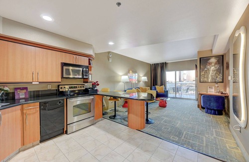 Las Vegas Apartamento | Sphere in 4K - Vintage Vegas Condo with Sphere and Strip Views!