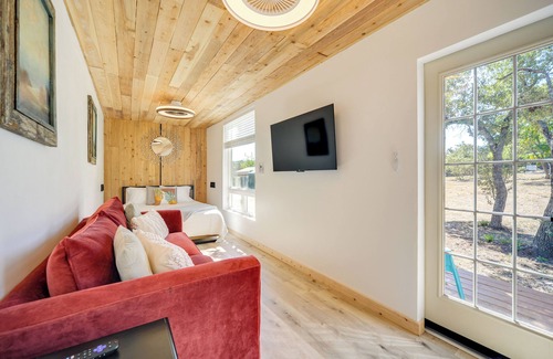 Pedernales Canyon Ranch Apartamento | Spicewood Luxury Container: 8 Mi to Lake Travis!