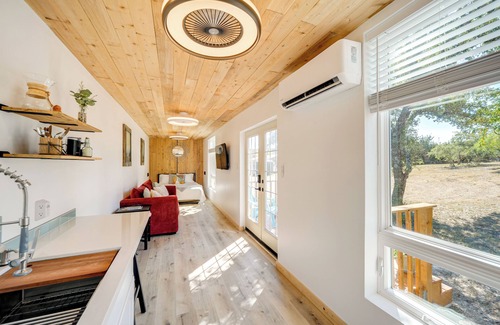 Pedernales Canyon Ranch Apartamento | Spicewood Luxury Container: 8 Mi to Lake Travis!