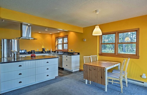 Iron River Cabina | NUEVO - Lakefront Iron River Cabin w / Canoe & Sauna!