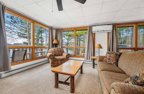 Mayfield Casa | Spider Lake Escape Pontoon Rentals Sandy Beach
