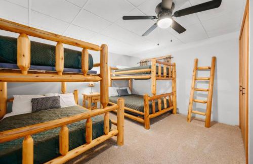 Mayfield Casa | Spider Lake Escape Pontoon Rentals Sandy Beach