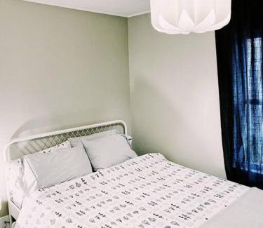 Fredericton Apartamento | Spin & Sip - Dog-Friendly Vinyl Vibes Downtown
