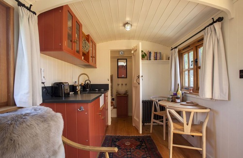 Dorchester Cabaña | SPINDLEBERRY HUT, pet friendly, with a garden in Piddletrenthide