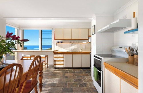 Yamba Apartamento | Spindrift Lowerdeck with Beach and Ocean views! Couples paradise 1 bed.