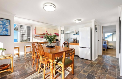 Yamba Apartamento | Spindrift Lowerdeck with Beach and Ocean views! Couples paradise 1 bed.
