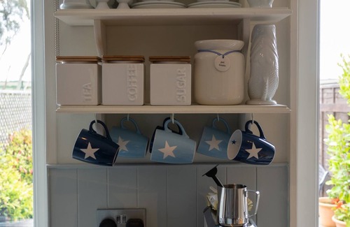 Treator Casa | SPINDRIFT, Padstow, peaceful, views, parking - 10min walk to harbour