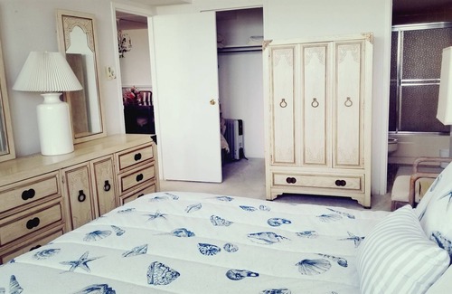 Sea Isle City Condominio | Spinnaker 2 Bedroom 2 Bath Condo. Elevator