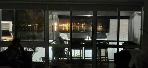 Sandstone Point Apartamento | Spinnaker Waters - Entire 2 Bedroom Apartment at Sandstone Point