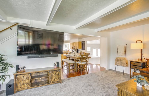 Spirit Lake Casa | Spirit Lake Home w/ Fenced Yard: 1 Mi to Water!