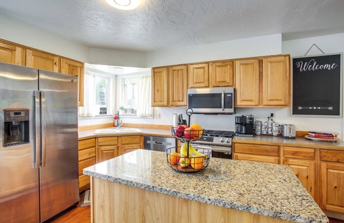 Spirit Lake Casa | Spirit Lake Home w/ Fenced Yard: 1 Mi to Water!