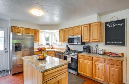 Spirit Lake Casa | Spirit Lake Home with Fenced Yard 1 Mi to Water!