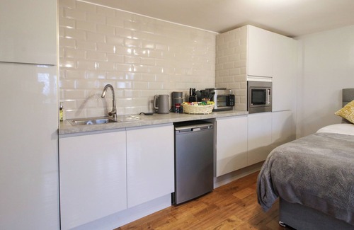 Sugnall Cabaña | Spitfire Lodge