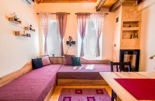 Chlomatiana Cabaña | Spiti Lagis - casa de campo rústica con loft de 1 hab.