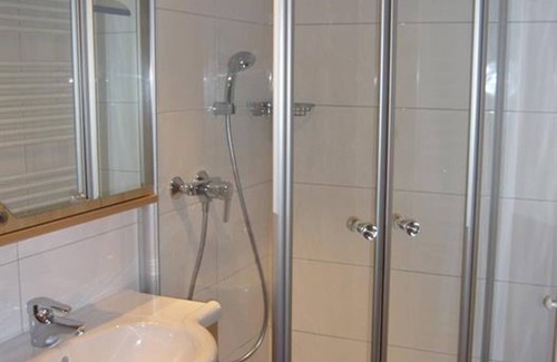 Vorderstoder Otro | "Spitzmauer" / sala de estar / dormitorio / ducha, inodoro - Familienbauernhof Grossgrub