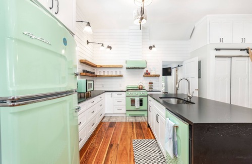 Thunderbolt Casa | Splash of Southern | Private Pool & Fire Pit + Near Local Sights!