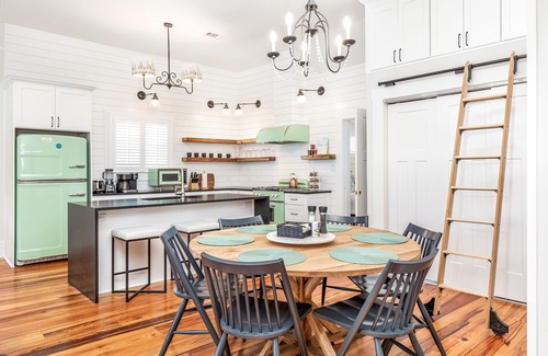 Thunderbolt Casa | Splash of Southern | Private Pool & Fire Pit + Near Local Sights!