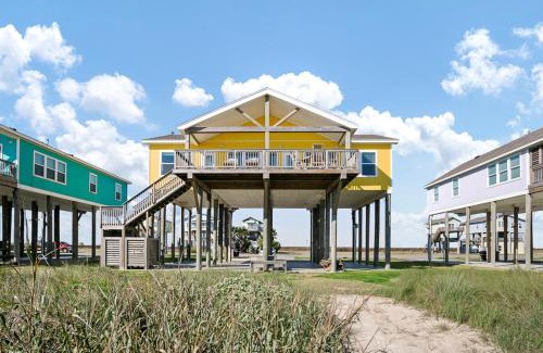 Port Bolivar Casa | Splash Spacious 3BD 3bath Beachfront! Steps to Beach!