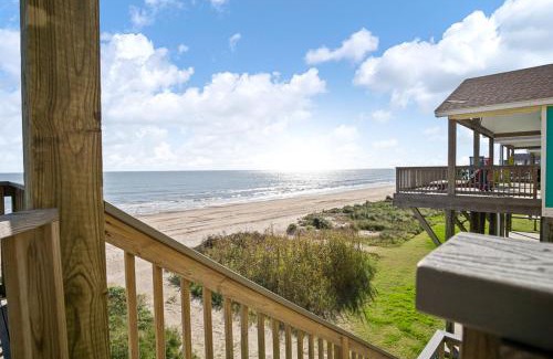 Port Bolivar Casa | Splash Spacious 3BD 3bath Beachfront! Steps to Beach!