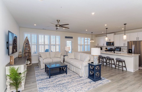 Millville Casa | Splash & Stay! Poolside Fun Near Bethany!
