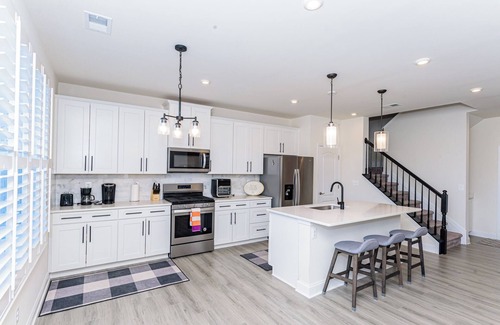 Millville Casa | Splash & Stay! Poolside Fun Near Bethany!
