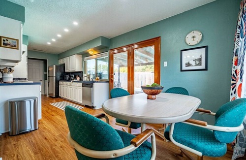 Richardson Casa | Splash Zone! BBQs, Bonfires & Pool Volleyball!