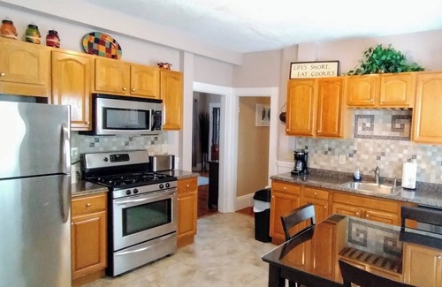 West Codman Hill - West Lower Mills Apartamento | Splendid 3 Bedrm-highspeed WIFI, dedicated workspace, nearby gym & hospitals
