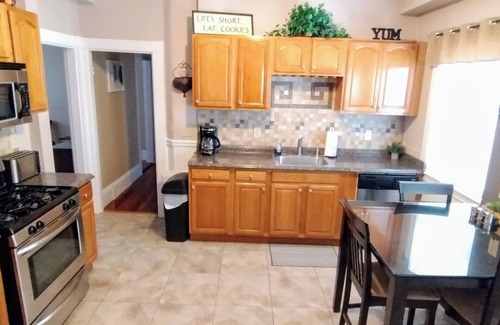 West Codman Hill - West Lower Mills Apartamento | Splendid 3 Bedrm-highspeed WIFI, dedicated workspace, nearby gym & hospitals