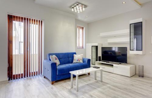 Tower Road Apartamento | Splendid Apartment, Steps Away from the Sea