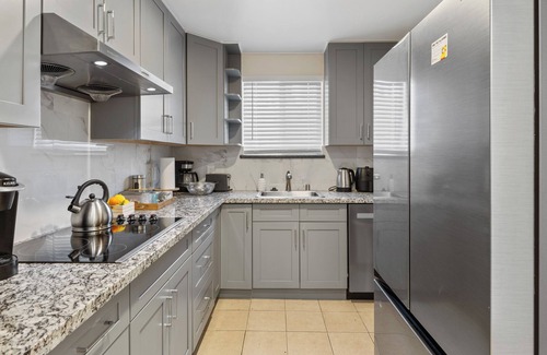 Menlo Park Casa | Splendid Bungalow w Game Room near Stanford Meta IKEA in Menlo Park