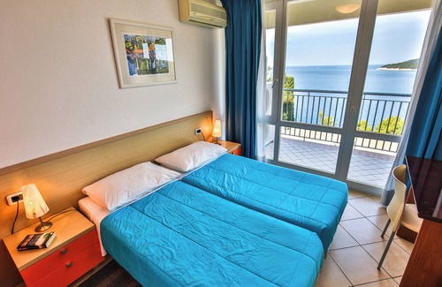 Pula Complejo | Splendid Golden Rocks Resort