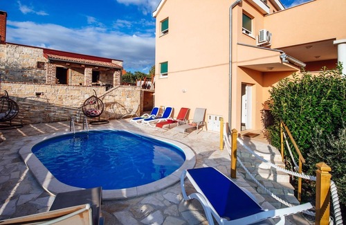Maslenica Casa | Espléndida Casa de vacaciones en Jasenice con piscina
