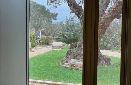 San Michele Salentino Casa | Splendid property with swimming pool -Trullo Petra Nera - in Apulia